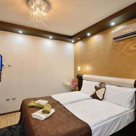 Fantasy Apartaments And Studios Avenue Комплекс Фантазия Хисаря Esterno foto