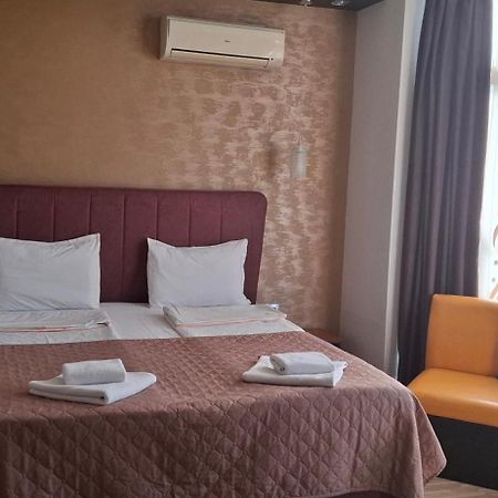Fantasy Apartaments And Studios Avenue Комплекс Фантазия Хисаря Esterno foto