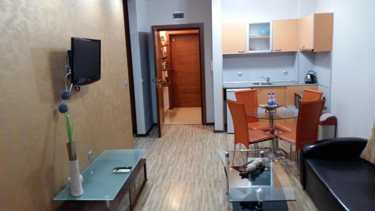 Fantasy Apartaments And Studios Avenue Комплекс Фантазия Хисаря Esterno foto