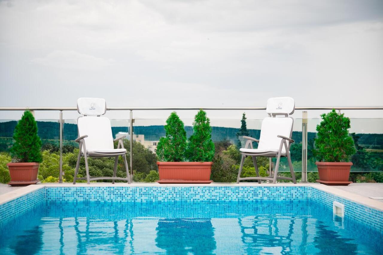 Fantasy Apartaments And Studios Avenue Комплекс Фантазия Хисаря Esterno foto