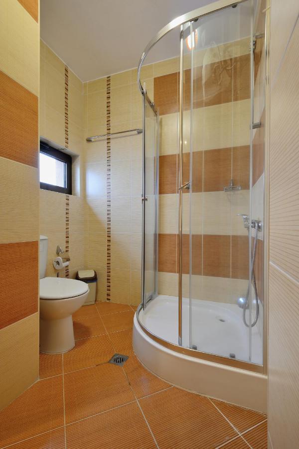 Fantasy Apartaments And Studios Avenue Комплекс Фантазия Хисаря Esterno foto