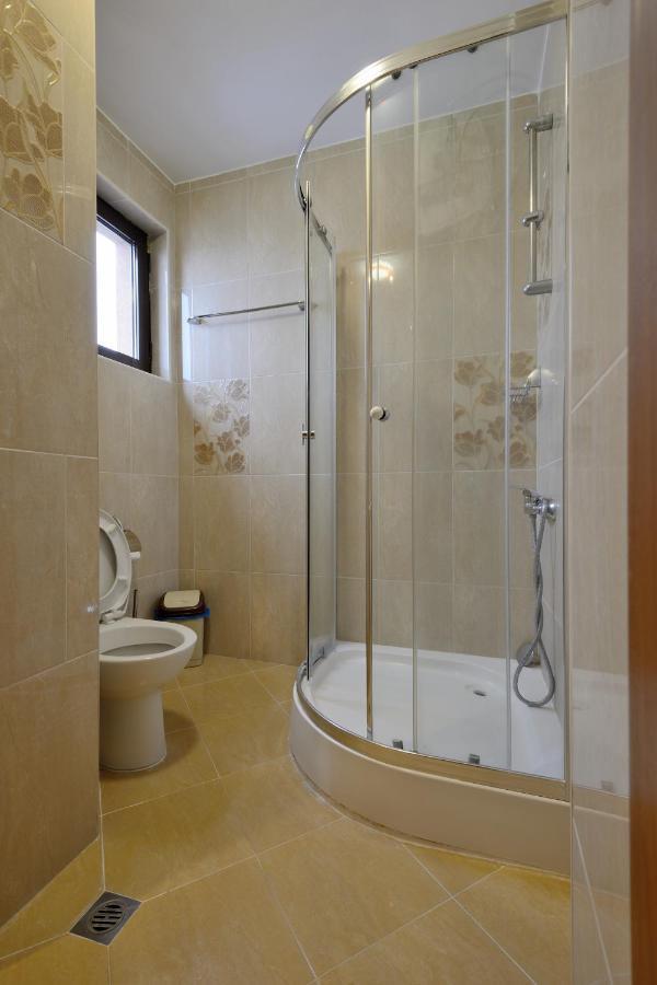 Fantasy Apartaments And Studios Avenue Комплекс Фантазия Хисаря Esterno foto