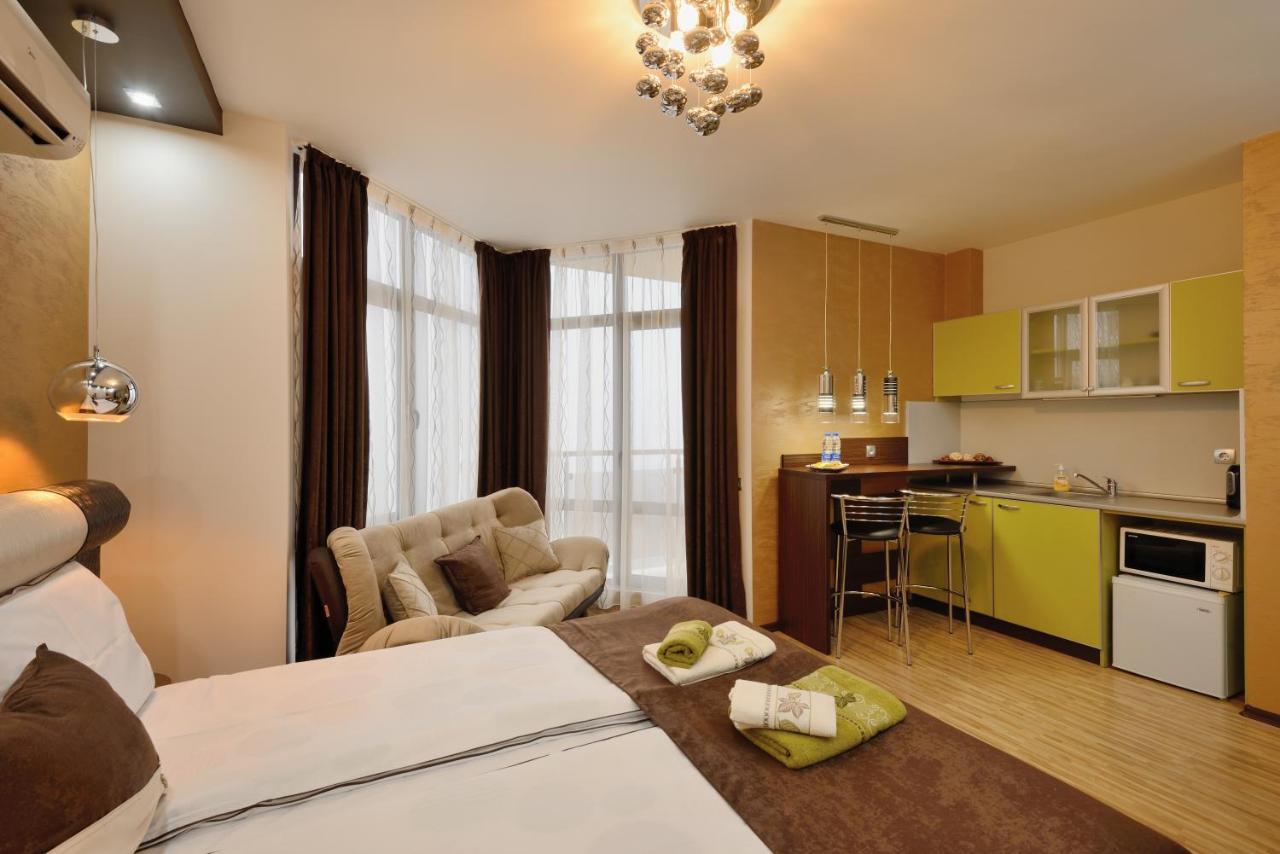Fantasy Apartaments And Studios Avenue Комплекс Фантазия Хисаря Esterno foto