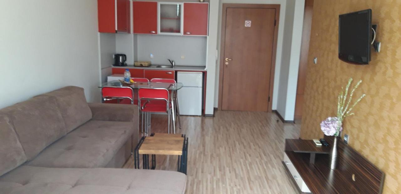 Fantasy Apartaments And Studios Avenue Комплекс Фантазия Хисаря Esterno foto