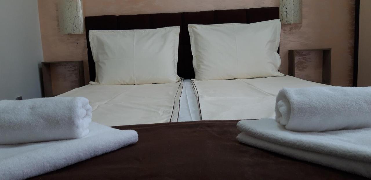Fantasy Apartaments And Studios Avenue Комплекс Фантазия Хисаря Esterno foto